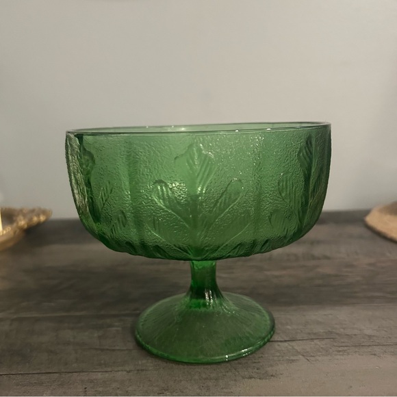 Vintage FTD 1978 Green Depression Glass Footed Pedestal Bowl Oak Leaf Pattern - Picture 5 of 5
